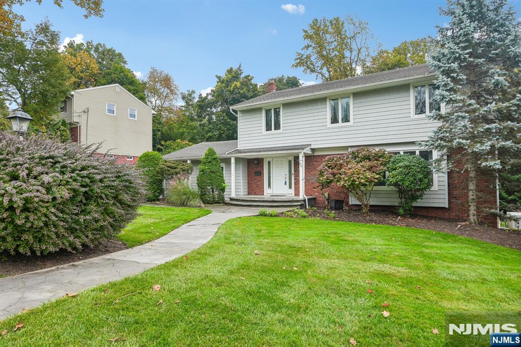 26 Almroth Drive