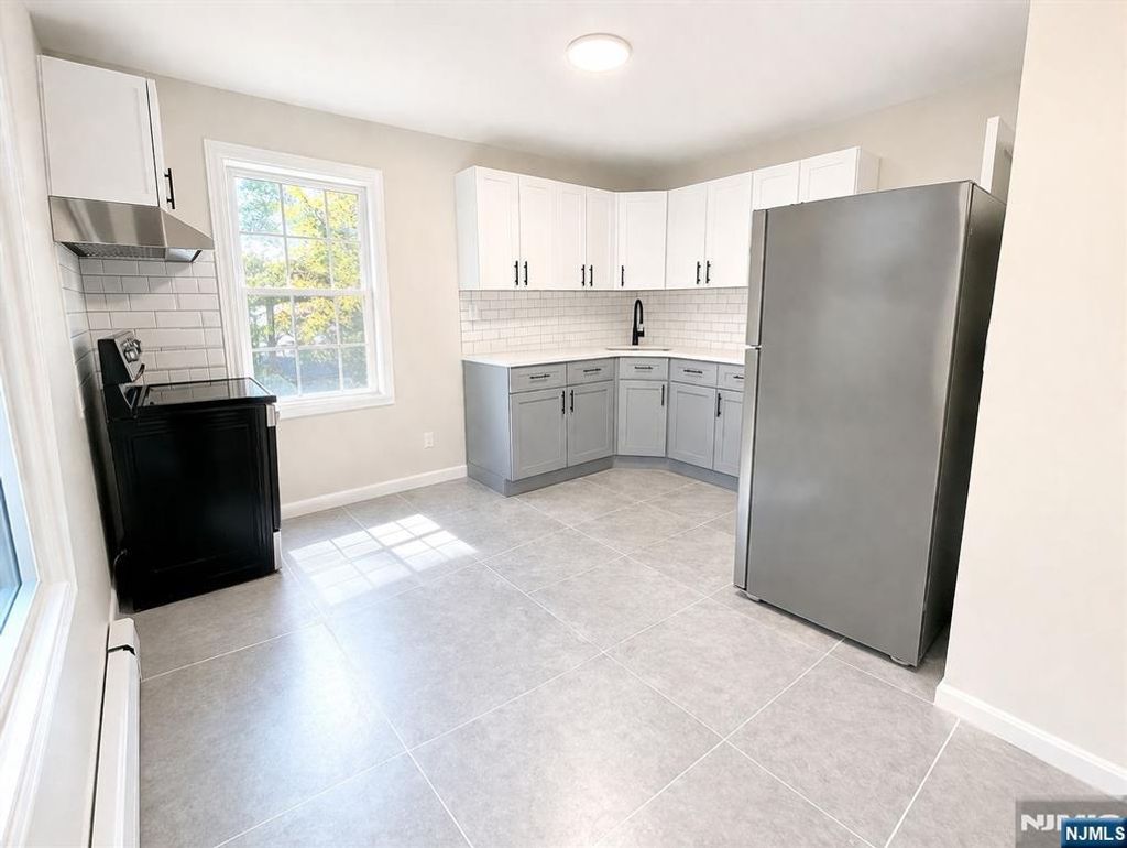 Photo of 19 Stuyvesant Avenue, Newark, NJ 07106 (MLS # 26010549)