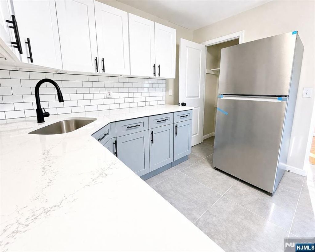 Photo of 19 Stuyvesant Avenue, Newark, NJ 07106 (MLS # 26010549)