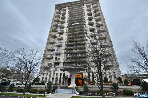 Photo of 160 Overlook Ave #3E2, Hackensack, NJ 07601 (MLS # 26018194)