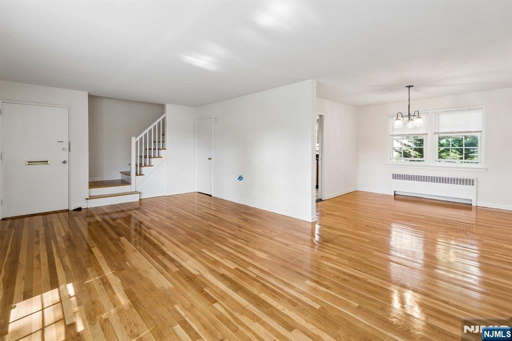 12 Mountain Avenue 19