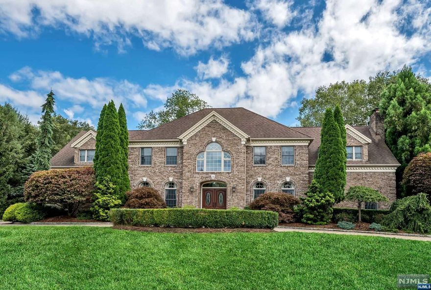 BEAUTIFULLY UPDATED BRICK MANOR ON PRIME CUL-DE-SAC WITH CUSTOM POOL,SPA, & SMART HOME FEATURES.FABULOUS CURB APPEAL W/CIRC ALL PAVER DW & LUSH MATURE LANDSCAPING , OUTDOOR LIGHTING A TRUE LUXURY LIFESTYLE. GRAND 2 STORY EF, LR W/FRENCH DOORS, BANQ SIZE DR OPENS TO DREAM KITCHEN W/HIGH END APPLIANCES, OVERSIZED ISLAND & BRIGHT BREAKFAST RM. FRONT TO BACK FAMILY RM W/FP & BLT INS. 1ST FL OFFC W/VIEWS & BLT INS, PR, OVERSIZED LNDRY/MUD RM COMPLETE THE 1ST FL. GRAND MEZZANINE W/OVERSIZED PRIM SUITE W/STG AREA & LUX SPA LIKE BATH. 4 ADDT'T LRGE BR'S, 2 JACK N JILL & 2 W/OVERSIZED BATH. LWR LEVEL BOASTS A FAB GYM, FULL BATH, HW NOOK, MEDIA AREA & REC AREA. SO MUCH STORAGE. GENERATOR, SMART HOME, 3 CAR GARAGE,NEW ROOF,NEW HW FLOORS. TOP RATED SCHOOLS, PRIME LOCATION.