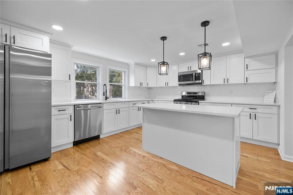 Photo of 206 Linden Avenue, Verona, NJ 07044 (MLS # 25033799)