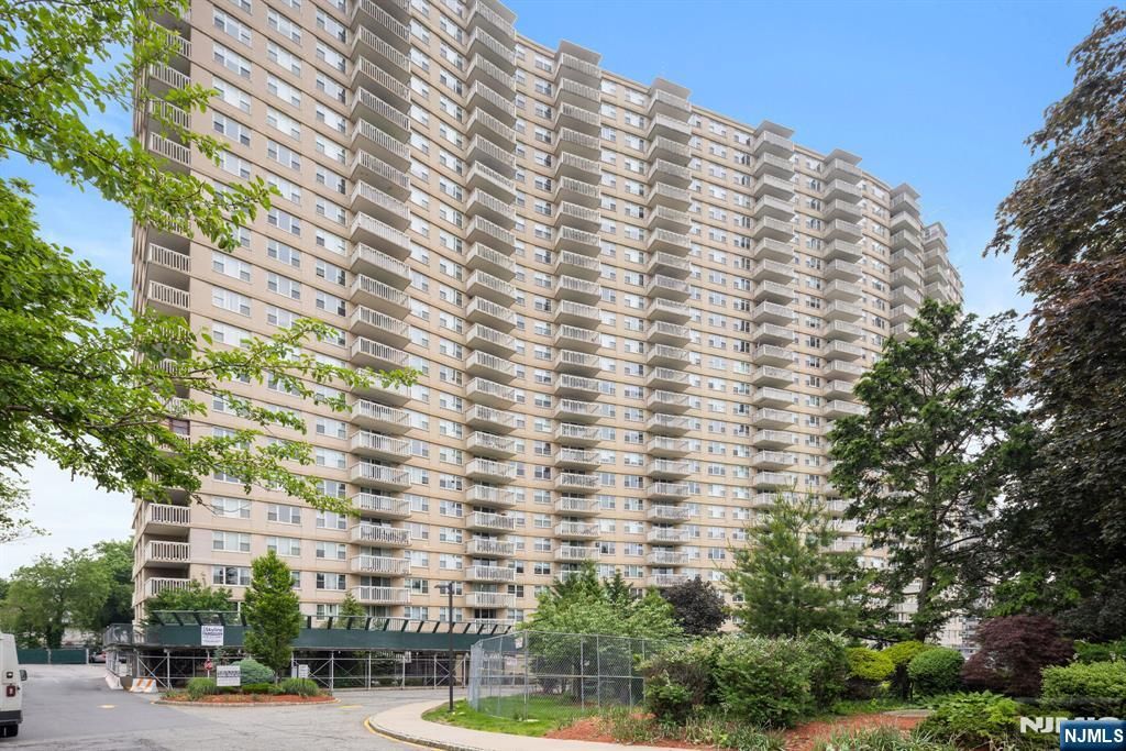 Photo of 555 North Avenue #15W, Fort Lee, NJ 07024 (MLS # 25021247)
