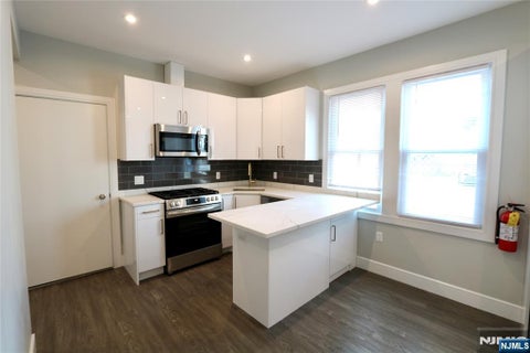 Photo of 59 Locust Ave #1R, Wallington, NJ 07057 (MLS # 26034141)