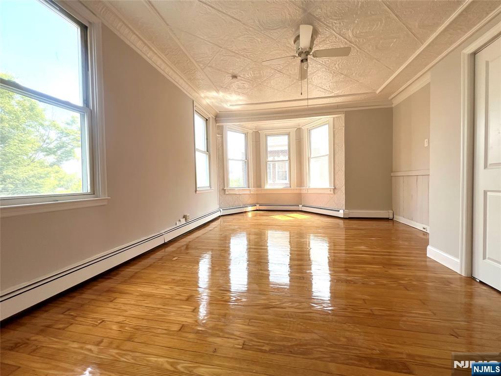 238 Main St 2, Ridgefield Park, New Jersey - 2 Bedrooms  
1 Bathrooms  
5 Rooms - 