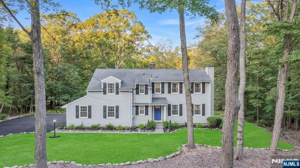 Photo of 478 W Saddle River Road, Upper Saddle River, NJ 07458 (MLS # 25031825)