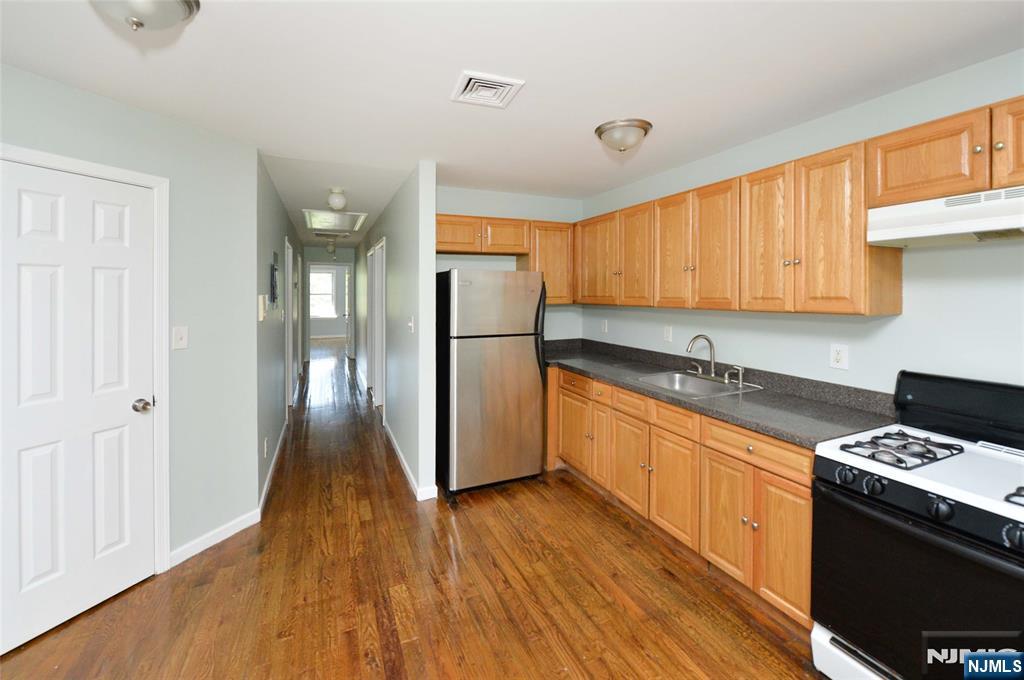 12 Amity Street 2