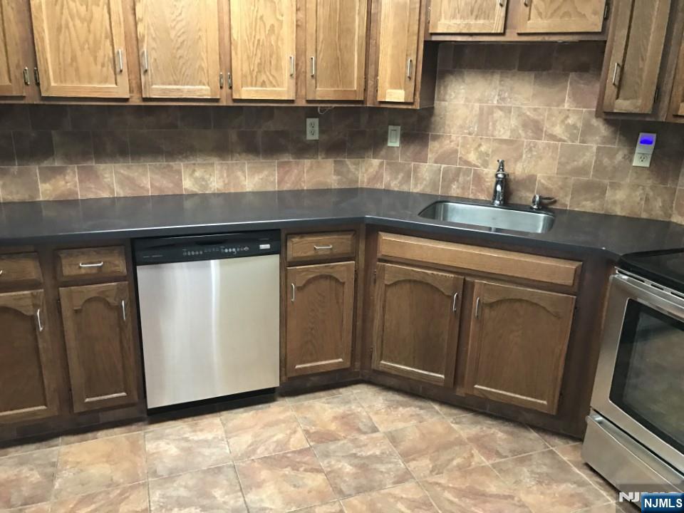 1040 Harmon Cove Tower 1040