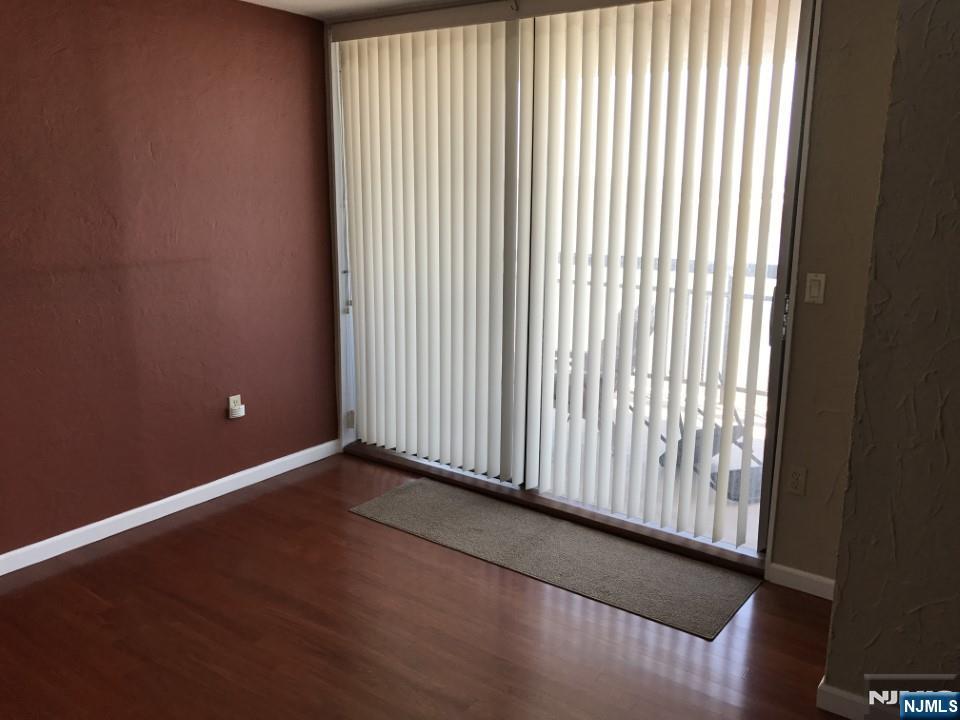 1040 Harmon Cove Tower 1040