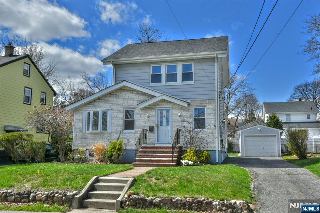 Property for Sale at 1172 Katherine Street, Teaneck, New Jersey - Bedrooms: 3 
Bathrooms: 3 
Rooms: 7  - $735,000