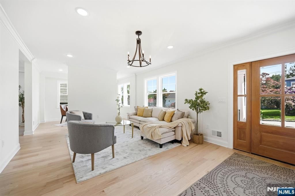 Photo of 31 Ridgeview Avenue, West Orange, NJ 07052 (MLS # 26019127)