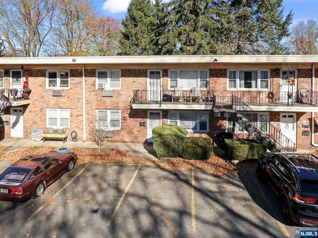 16 E Belmont Avenue, Wanaque, New Jersey - 2 Bedrooms  
1 Bathrooms  
4 Rooms - 