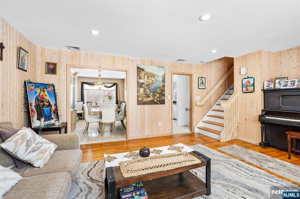 Homes for Sale in Northern NJ | ThisIsRiverEdge.com 406 Kinderkamack Road