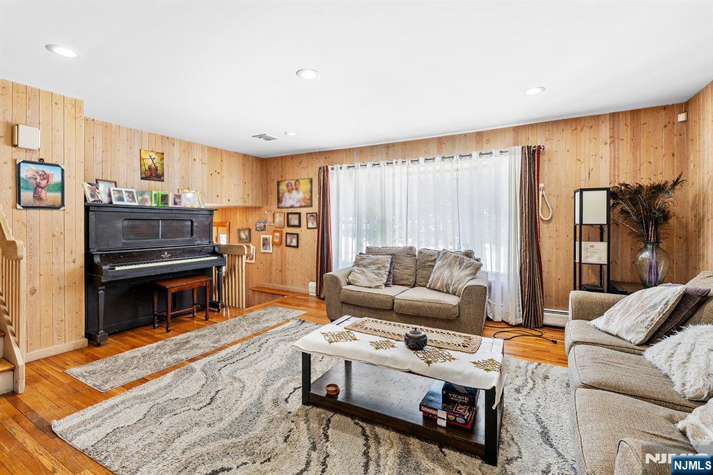 Homes for Sale in Northern NJ | ThisIsRiverEdge.com 406 Kinderkamack Road