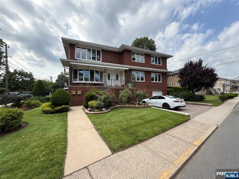 Photo of 2357 Linwood Avenue, Fort Lee, NJ 07024 (MLS # 26019842)