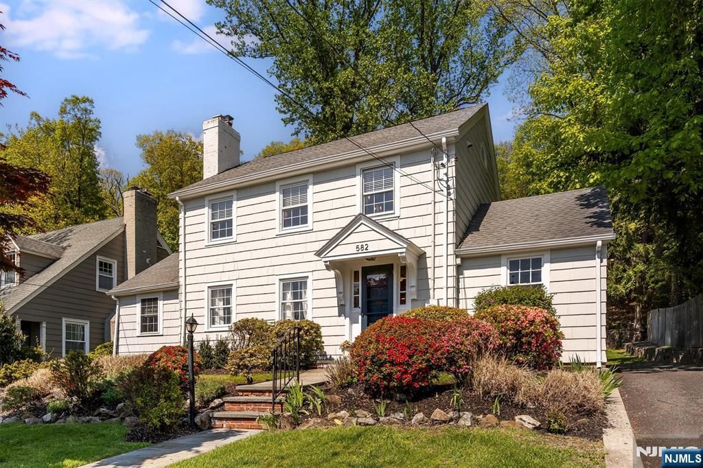Photo of 582 Highland Avenue, Montclair, NJ 07043 (MLS # 26016229)