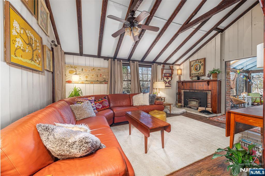 3 Hillspring Road