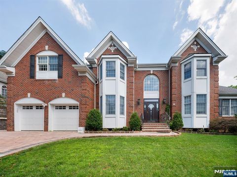 Photo of 212 Bennington Terrace, Paramus, NJ 07652 (MLS # 25038746) Photo of 212 Bennington Terrace, Paramus, NJ 07652 (MLS # 25038746)