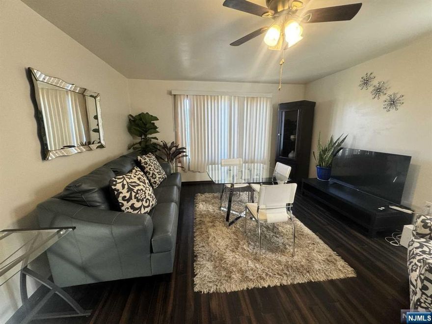 Beautiful fully furnished 3 bedroom apartment. Mattress provided, but tenant is welcome to bring their own mattress if desired. Paid laundry available. Shared access to beautiful backyard. Parking conditional