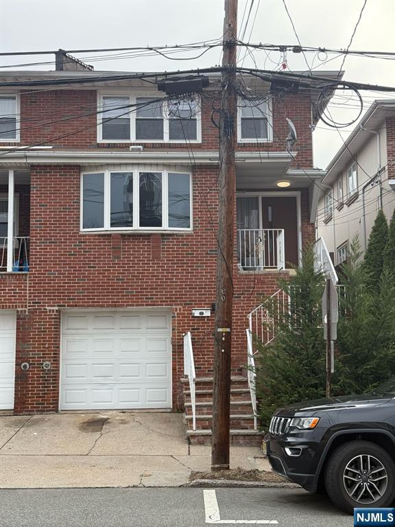 Rental Property at 378 Gorge Rd 1, Cliffside Park, New Jersey - Bedrooms: 2 
Bathrooms: 1 
Rooms: 6  - $3,150 MO.
