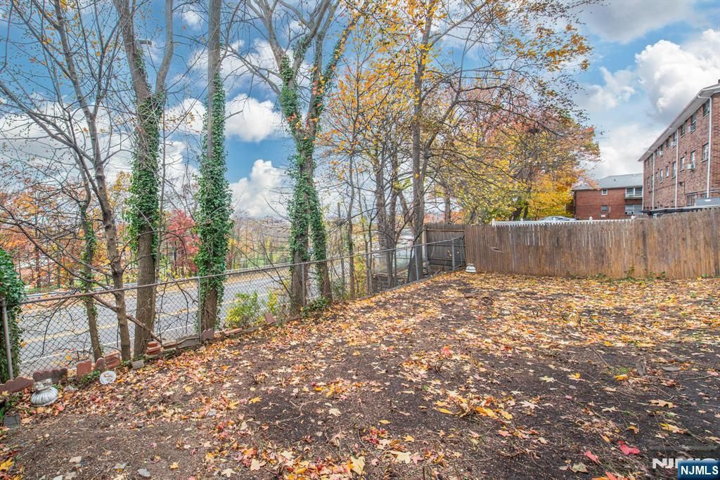 Photo of 340 Northwood Way, Palisades Park, NJ 07650 (MLS # 25040203)