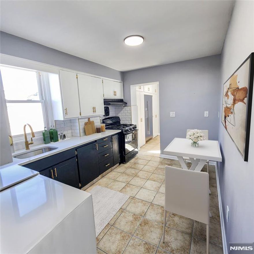 Newly renovated 2br 1bth apt in quiet block of Lyndhurst Nj, walk to ridge rd shops, buses and train station or river rd buses.