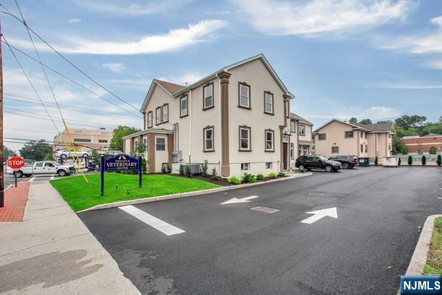 Rental Property at 38 Piermont Rd 2R, Tenafly, New Jersey - Bedrooms: 2 
Bathrooms: 1 
Rooms: 6  - $3,300 MO.