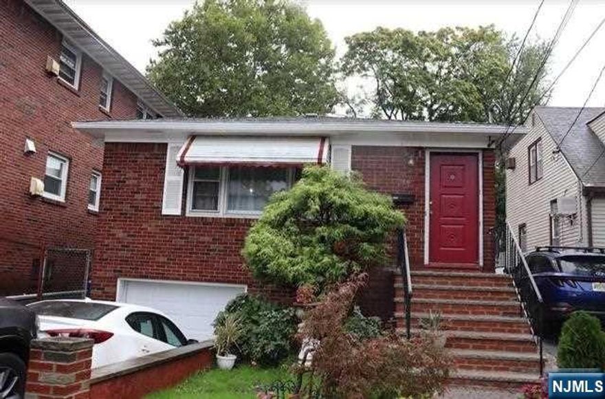 ! WELCOME TO THIS BEAUTIFUL RANCH STYLE 1 FAMILY HOME!! Check out this great opportunity in North Arlington! It's first fl providing you with 2 spacious bedrooms, 1 full bathroom and if that's not enough it also had a finished basement with 2 bedrooms and 1 half bath! Also had great amenities like 3+ car parking and a great location close to parks, schools, transportation. Don't wait any longer and schedule a tour!