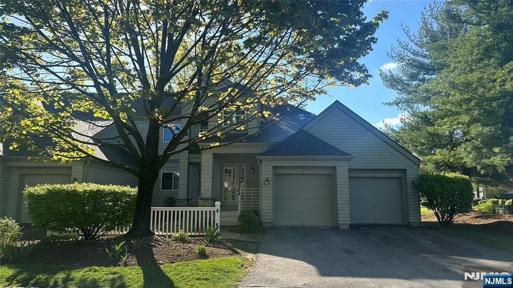 Rental Property at 4 Harker Hill Dr 12-4, Hamburg, New Jersey - Bedrooms: 2 
Bathrooms: 3 
Rooms: 5  - $2,600 MO.