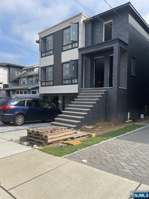 Rental Property at 36 Brinkerhoff Ter 2Fl, Palisades Park, New Jersey - Bedrooms: 3 
Bathrooms: 2 
Rooms: 6  - $4,995 MO.