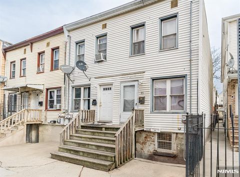 Photo of 117 Highland Avenue, Newark, NJ 07104 (MLS # 25043053)
