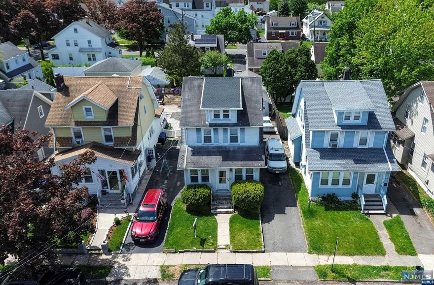 LOCATION! LOCATION! LOCATION! NESTLED ON A DEAD END STREET, 16 NORWOOD PLACE SHOULD NOT ESCAPE YOUR RADAR AS YOU ARE LOOKING FOR THE PERFECT HOUSE.THIS GEM IS A STONE THROW FROM THE LOCAL GOLF PUTTING GREEN, WALKING DISTANCE FROM THE SCHOOLS AND MAJOR HIGHWAYS. THE PROPERTY BOASTS OF AN ENCLOSED PORCH, FORMAL DINING RM, LIVING RM, BREAKFAST NOOK AND A SIZABLE POWDER RM. IT FEATURES THREE BEDROOM ONE FULL BATHROOM AND A HALF BATH.