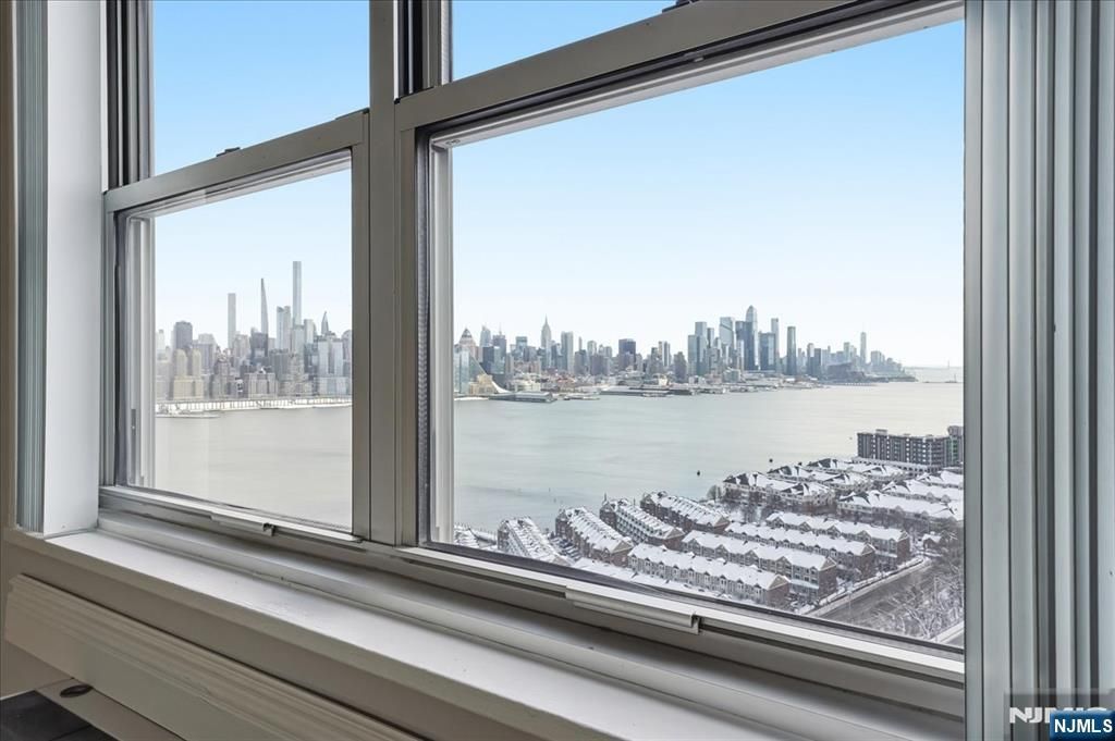 Photo of 6600 Boulevard East #15D, West New York, NJ 07093 (MLS # 26006116)