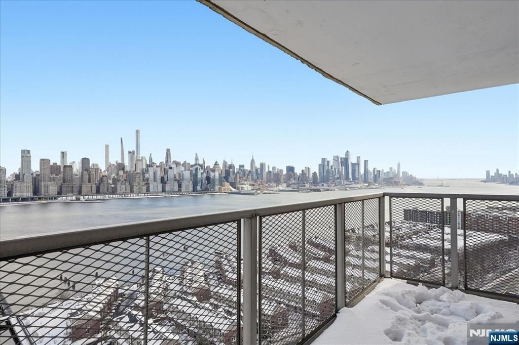 Photo of 6600 Boulevard East #15D, West New York, NJ 07093 (MLS # 26006116)