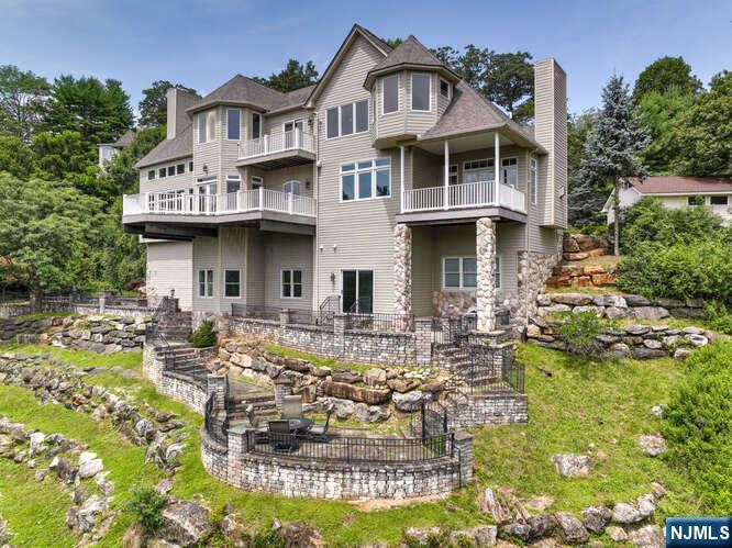 15 Laurel Terrace