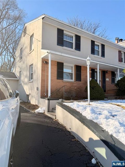 Photo of 707 Godwin Ave #1, Midland Park, NJ 07432 (MLS # 25043896)