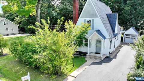 Photo of 29 Silver Birch Avenue, Oakland, NJ 07436 (MLS # 26033353)