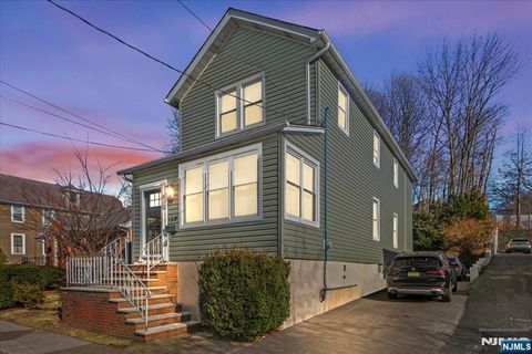 MLS: 25007598