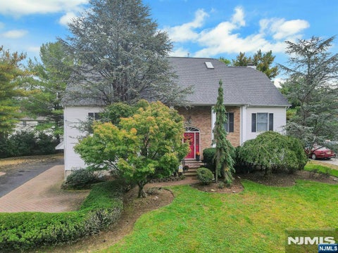 Photo of 510 Alps Road, Wayne, NJ 07470 (MLS # 26040208)