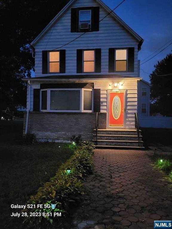 31 Morris Avenue, Edison, New Jersey - 4 Bedrooms  
2 Bathrooms  
10 Rooms - 