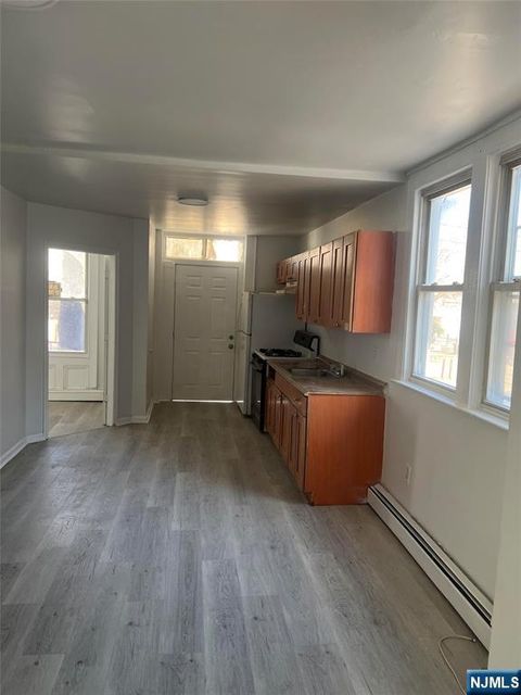 MLS: 25009084