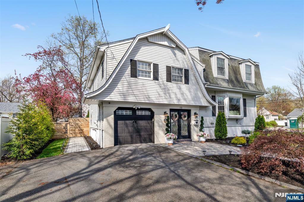 Property for Sale at 13 Dogwood Court, Paramus, New Jersey - Bedrooms: 4 
Bathrooms: 3 
Rooms: 13  - $1,279,995