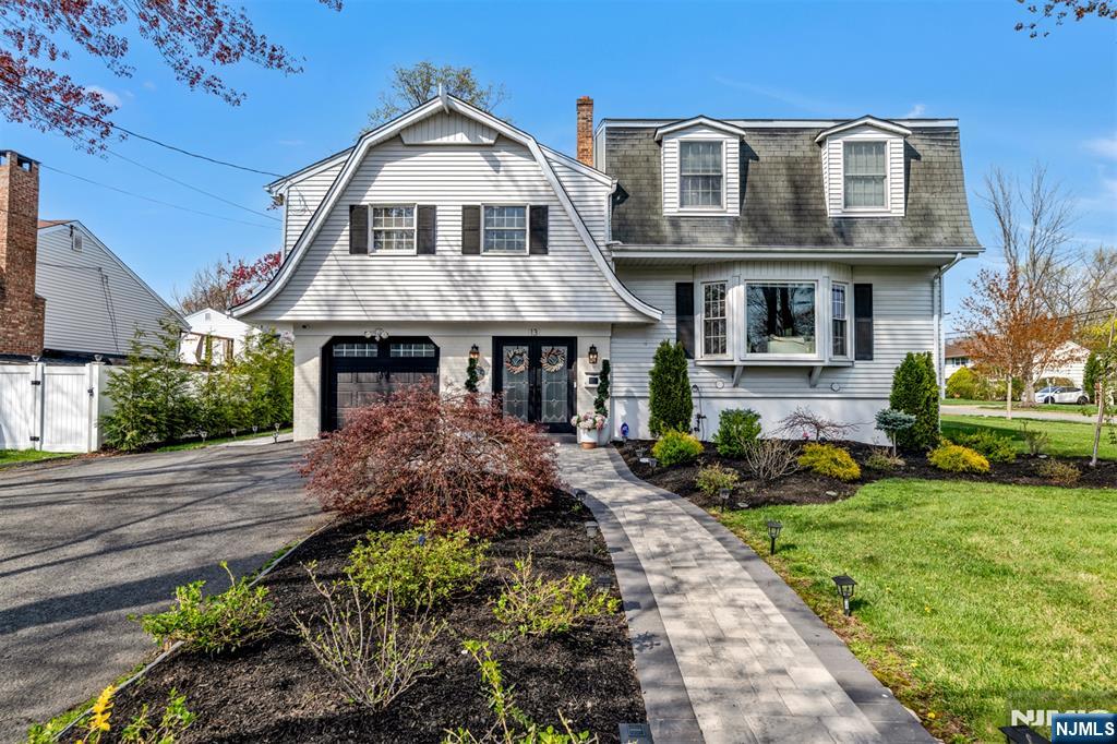 Property for Sale at 13 Dogwood Court, Paramus, New Jersey - Bedrooms: 4 
Bathrooms: 3 
Rooms: 13  - $1,279,995