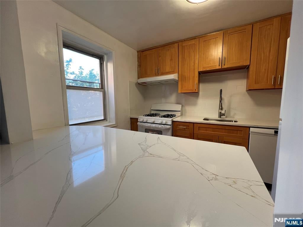 2340 Linwood Avenue 4D