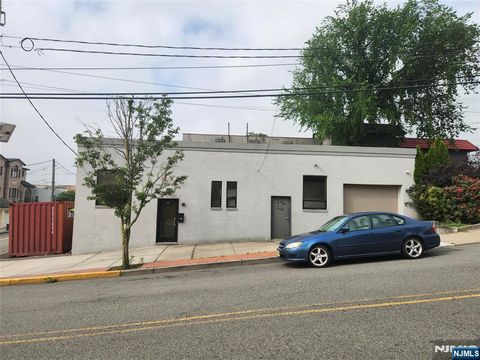 Photo of 500502 Cliff Street, Fairview, NJ 07022 (MLS # 25025322)