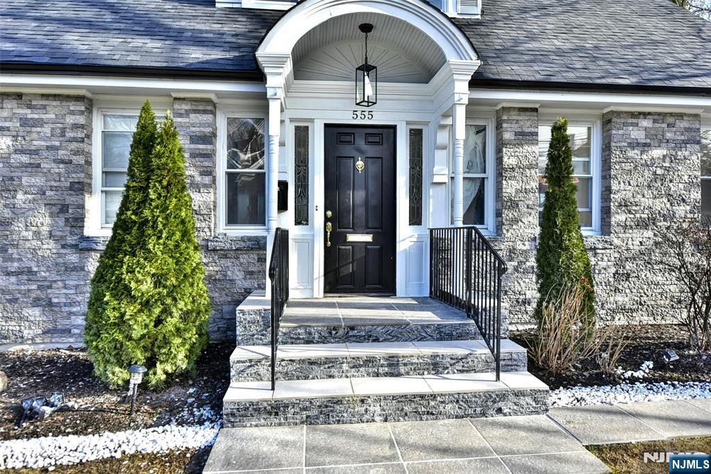 Photo of 555 Lincoln Avenue, Glen Rock, NJ 07452 (MLS # 26004887)