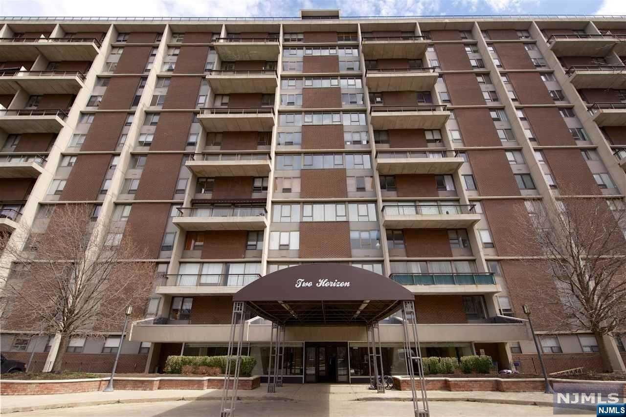 Property for Sale at 2 Horizon Road 1403, Fort Lee, New Jersey - Bedrooms: 1 
Bathrooms: 1  - $162,500