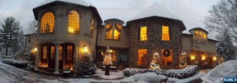 Photo of 5 Summit Terrace, Kinnelon, NJ 07405 (MLS # 25043388)