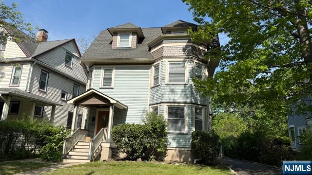 120 Midland Ave, Montclair, New Jersey - 2 Bedrooms  
2 Bathrooms  
6 Rooms - 